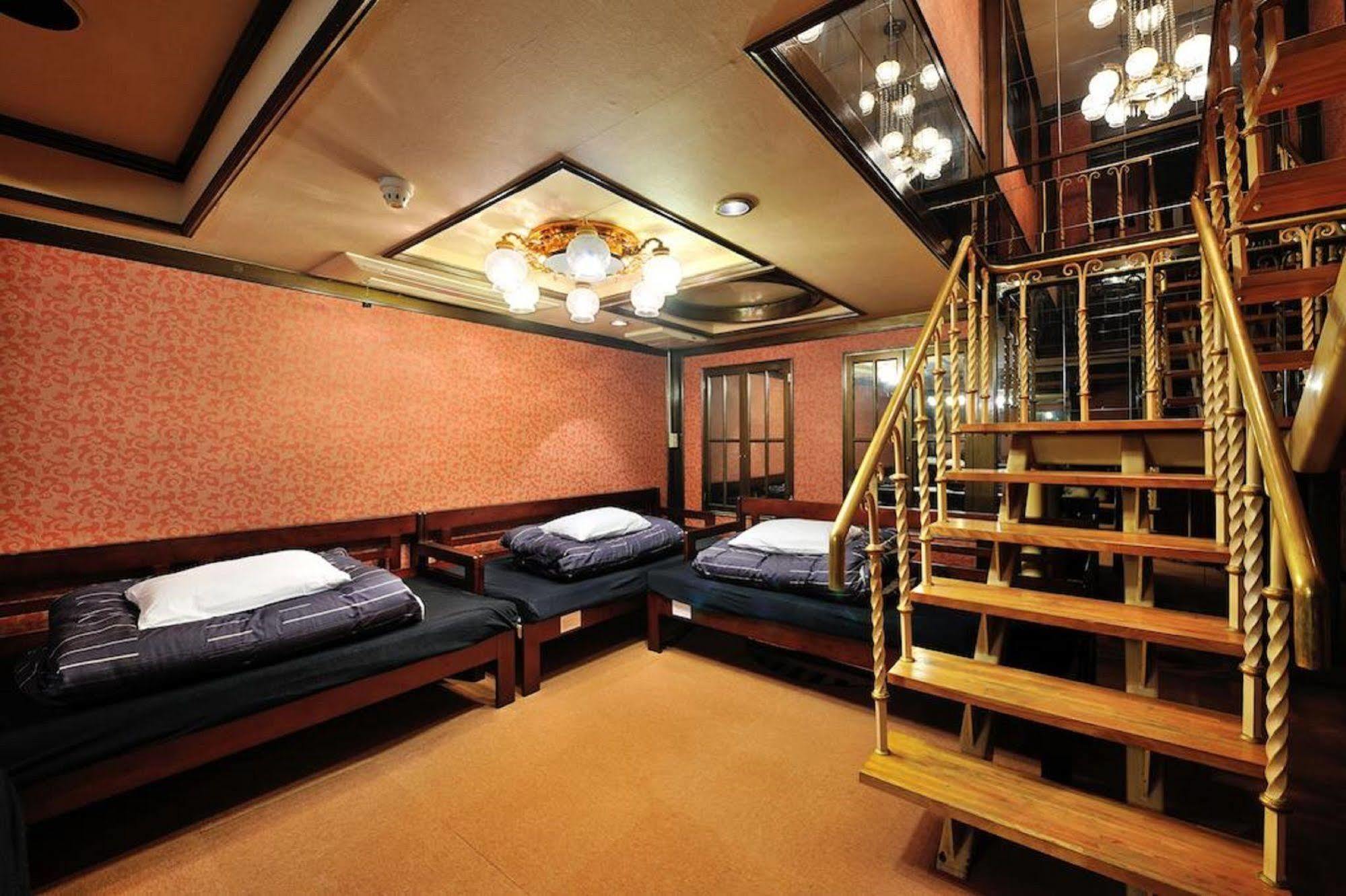 Khaosan World Asakusa Ryokan Tokio Buitenkant foto